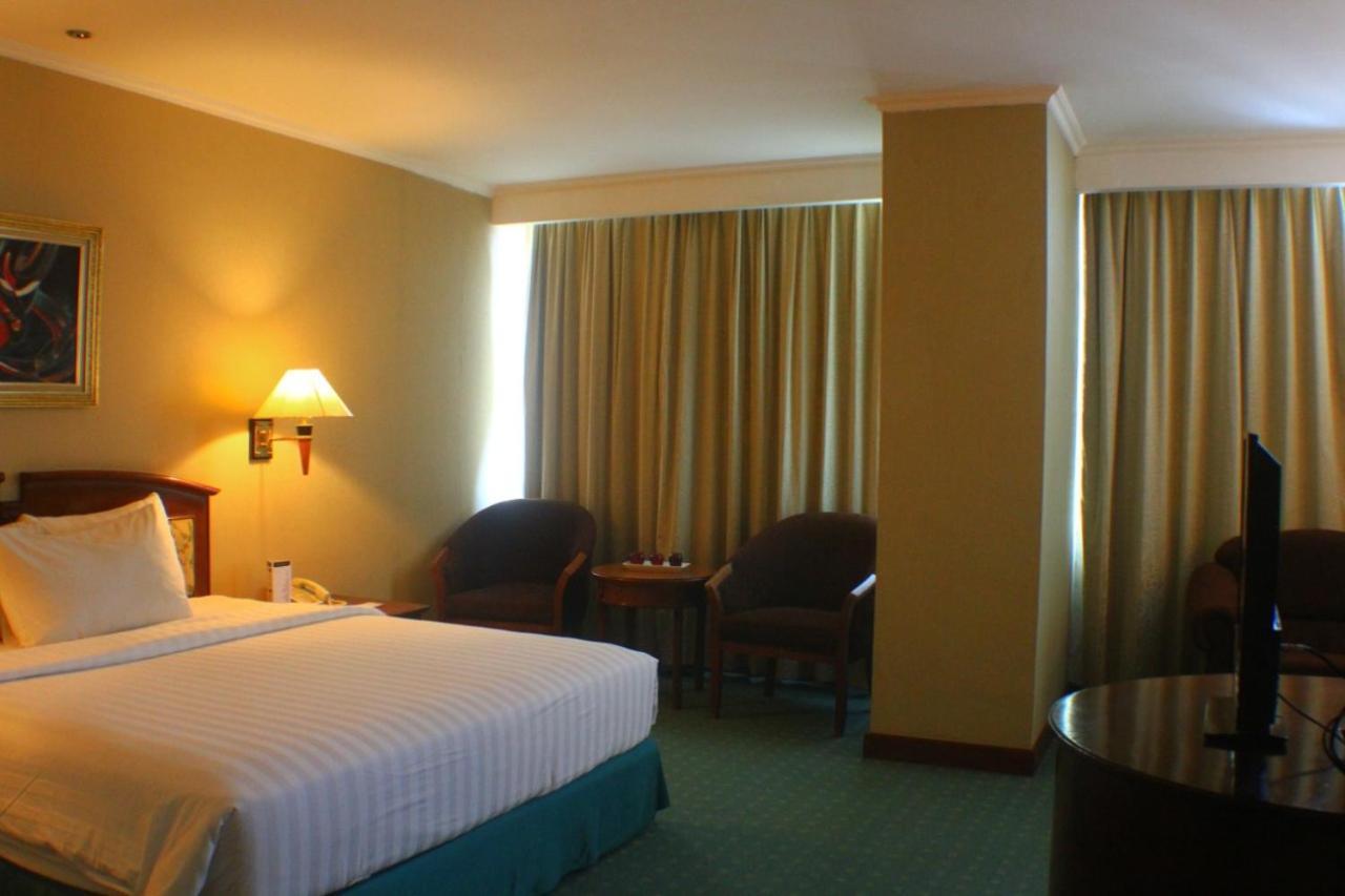 Grand Arkenso Park View Hotel Semarang Exterior photo