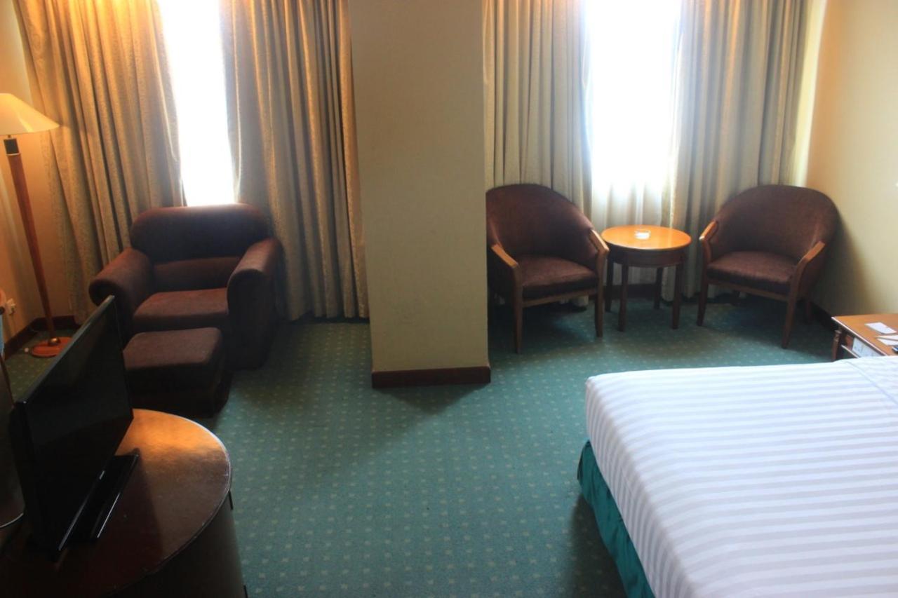 Grand Arkenso Park View Hotel Semarang Exterior photo