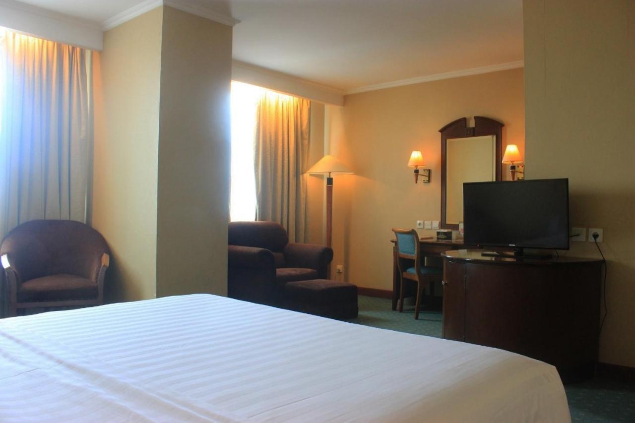 Grand Arkenso Park View Hotel Semarang Exterior photo