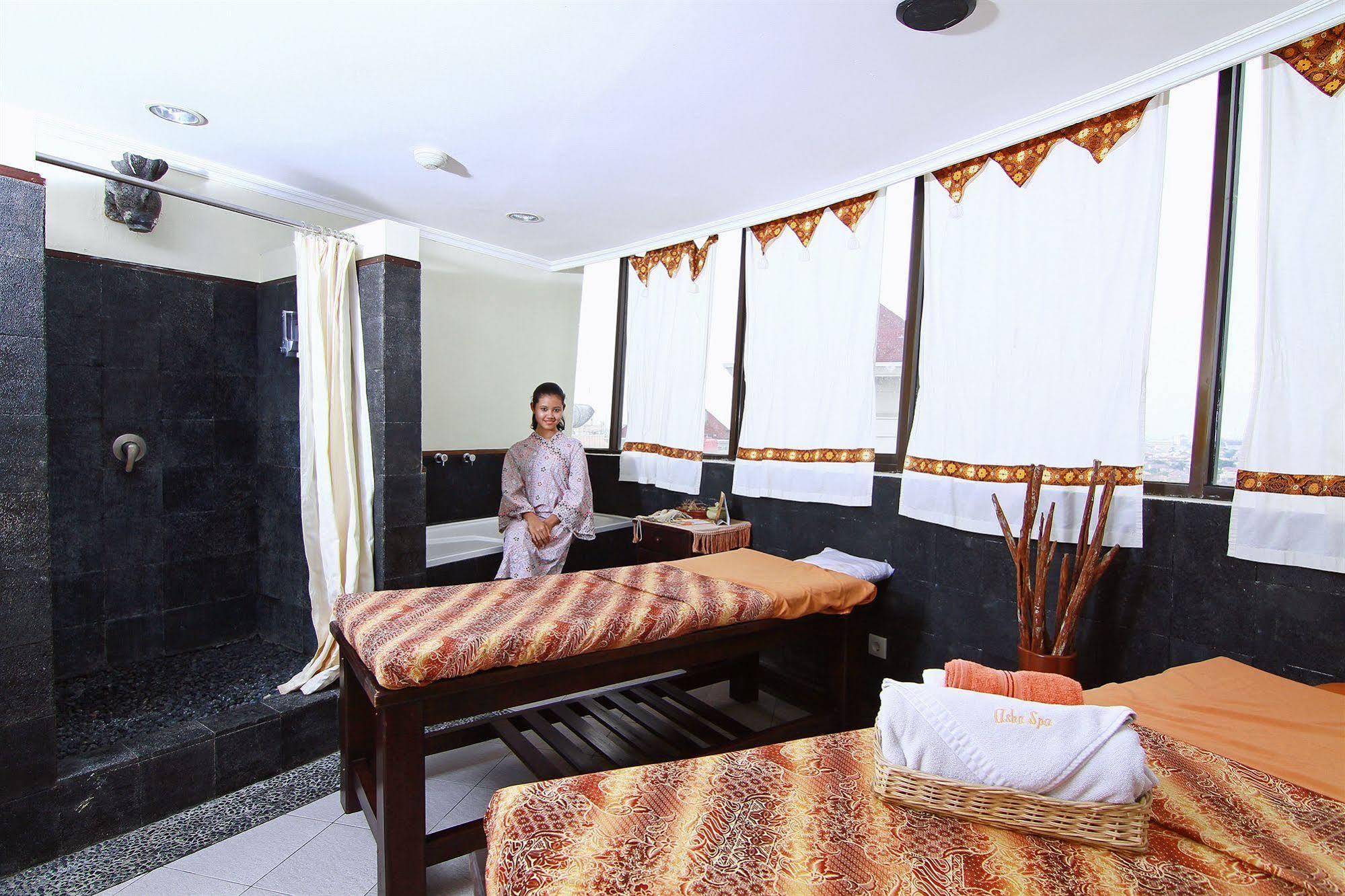 Grand Arkenso Park View Hotel Semarang Exterior photo