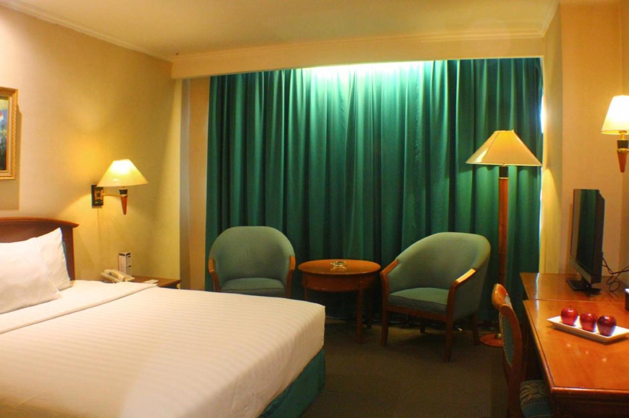 Grand Arkenso Park View Hotel Semarang Exterior photo